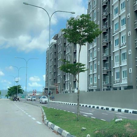 Oyo 91086 Bayu Service Apartment Куах Экстерьер фото