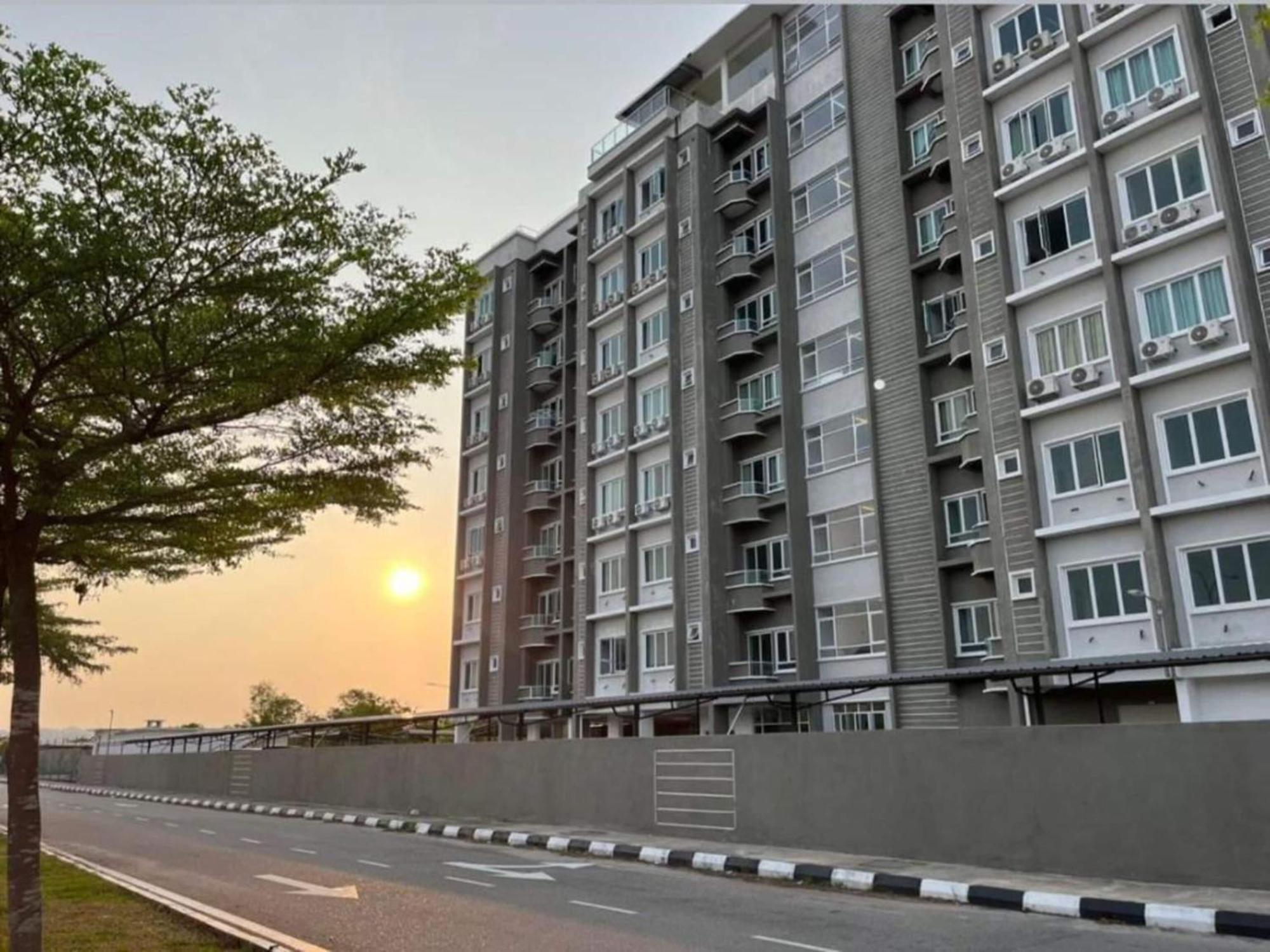 Oyo 91086 Bayu Service Apartment Куах Экстерьер фото